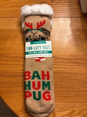 Two Left Feet Bah Hum Pug Mistletoes Slipper Socks - Beige